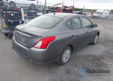 2017 Nissan Versa 1.6 S z USA, uszkodzony, nr VIN 3N1CN7AP4HL869852